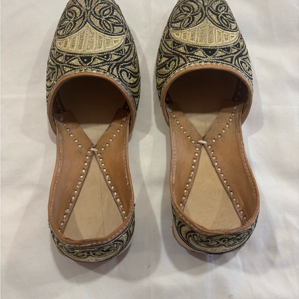 Pakistani/Indian styl traditionally Embroidered Black and Gold Flats/ khusa